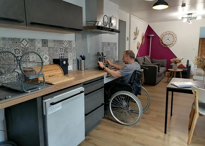 Aux D\'Estaing Croises, Gite De Montagne Accessible A Tous